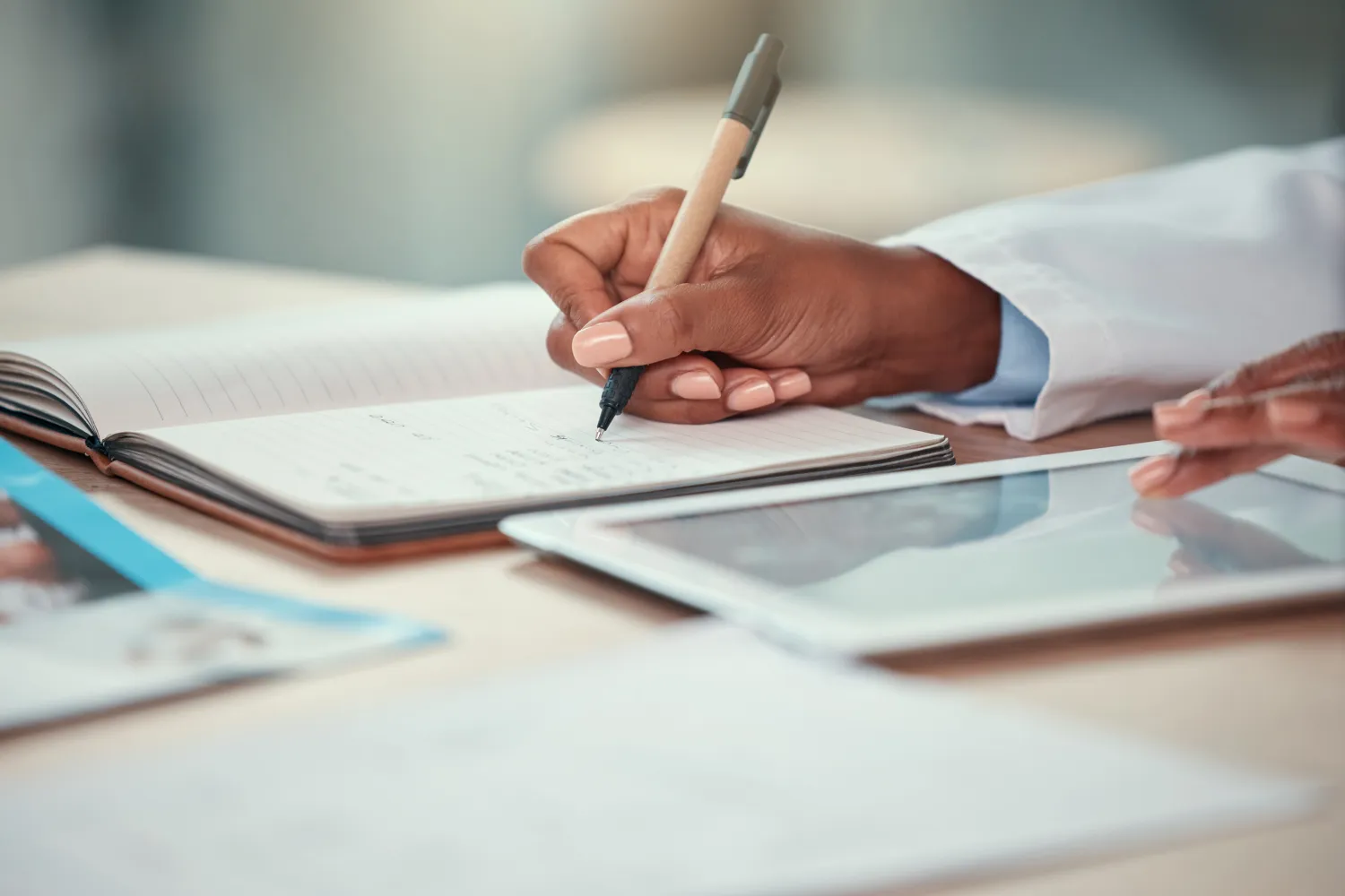 Should Patients Have Full Access to Doctors’ Notes? The Ongoing Debate Between Transparency and Medical Judgment